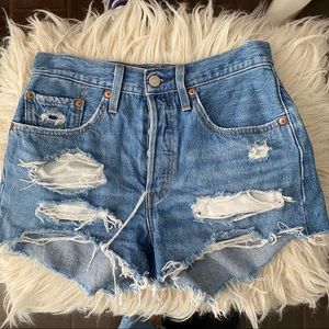 Levi’s 501 ripped/cut off shorts
